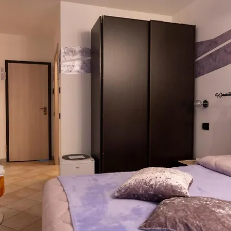 La Casa Del Grillo 1 فندق مبيت وإفطار أَويستا